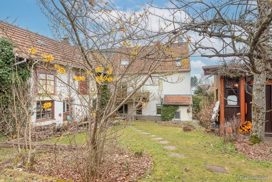 Gartenansicht Zweifamilienhaus Schwalbach
