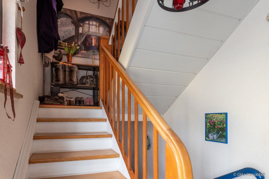 Stilvolle Holztreppe Einfamilienhaus V�lklingen