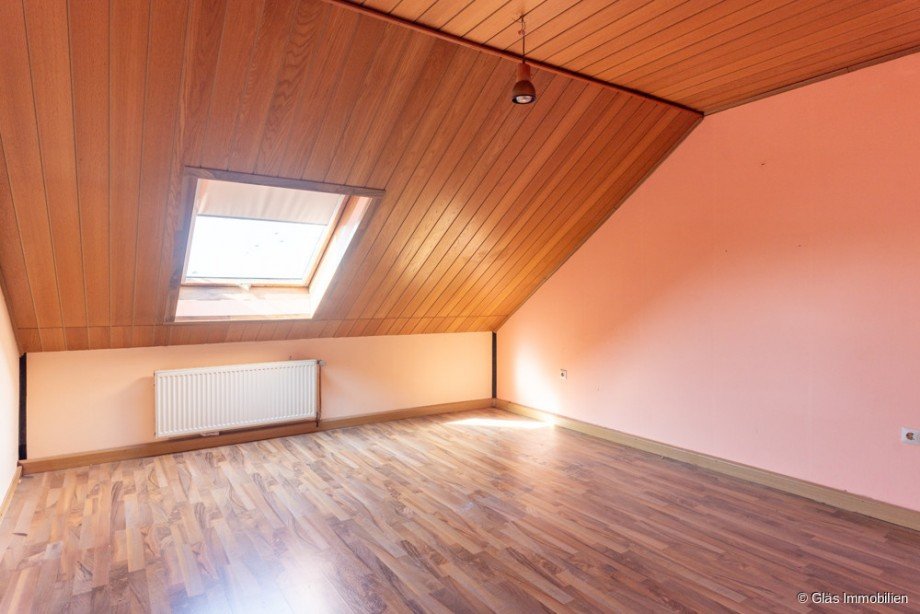 Zimmer 2 im DG Zweifamilienhaus V�lklingen / Heidstock