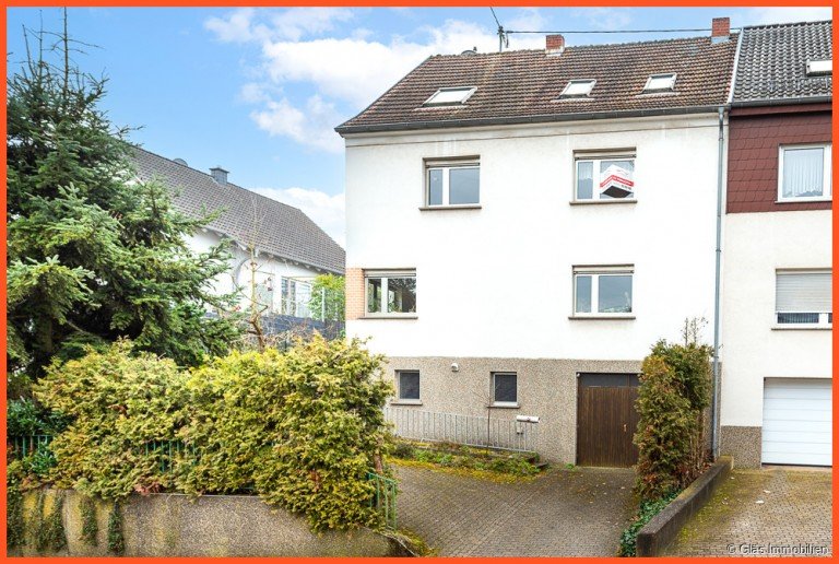 Zwei bis Dreifamilienhaus mit Garage Schwalbach Zweifamilienhaus Zwei- bis Dreifamilienhaus mit Nebengeb�ude in sonniger Wohnlage von Elm-Sprengen