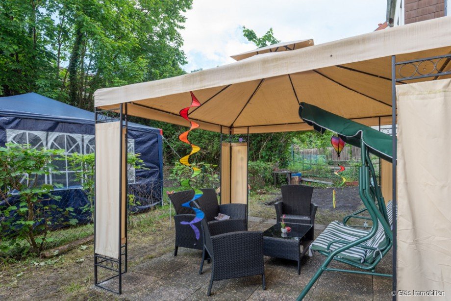 Sitzgelegenheit im Hof Mehrfamilienhaus Sulzbach/Saar