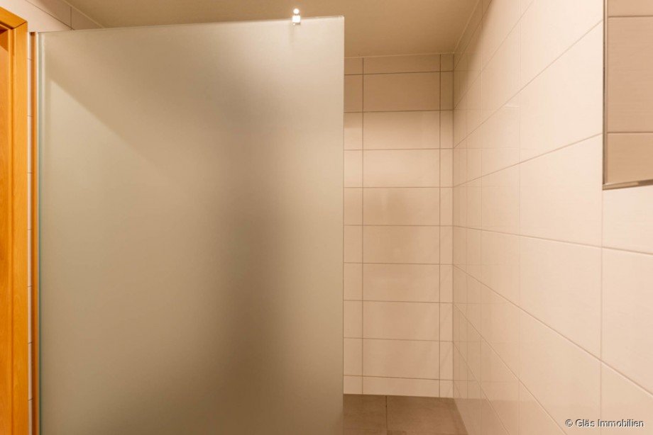 offener, bodentiefer Dusche-1 Erdgeschosswohnung Gro�rosseln