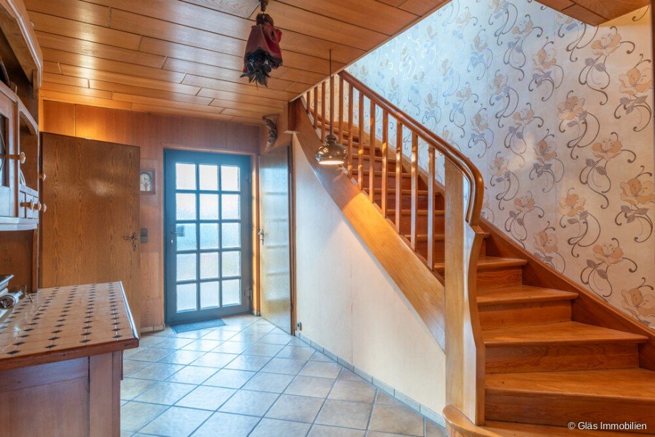 Stilvolle Holztreppe Reihenendhaus V�lklingen