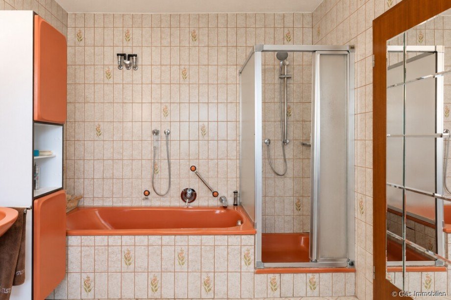 Bad mit Wanne und Dusche Einfamilienhaus V�lklingen