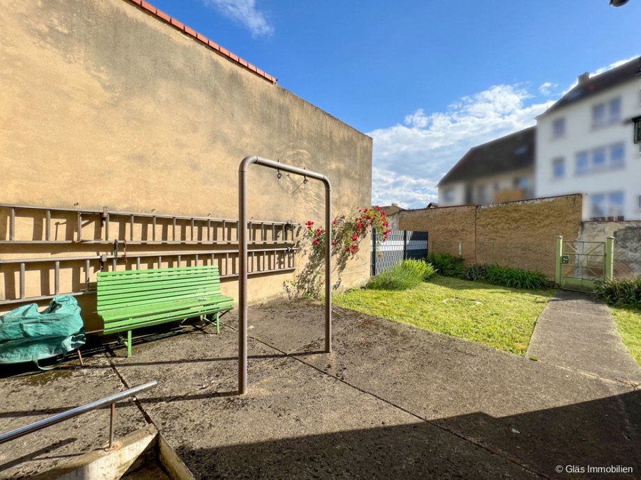 Blick in Hof & Garten Reihenmittelhaus V�lklingen