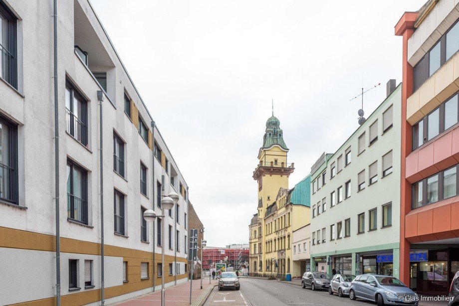 Altes Rathaus gegen�ber Etagenwohnung V�lklingen