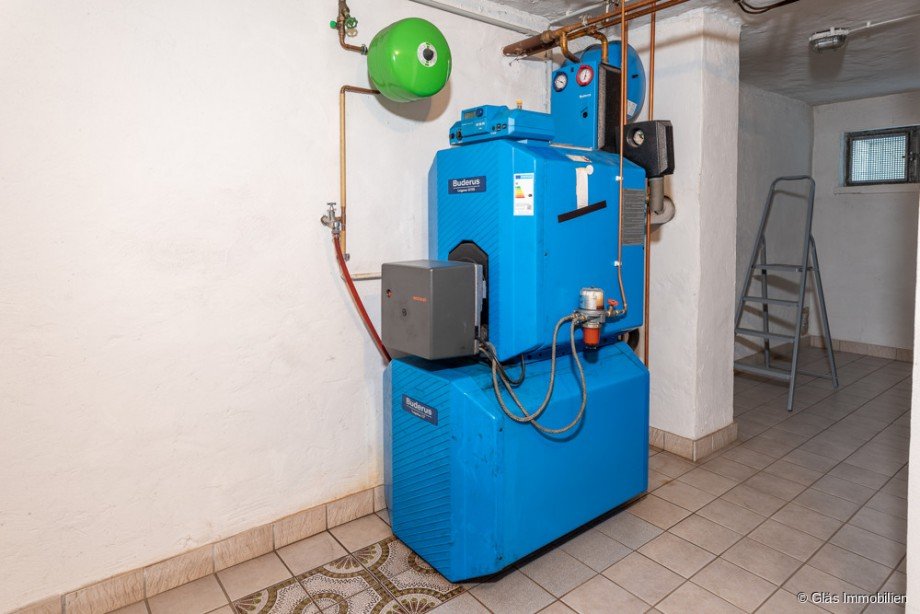 �lzentralheizung mit Warmwasserbereitung Einfamilienhaus Gro�rosseln