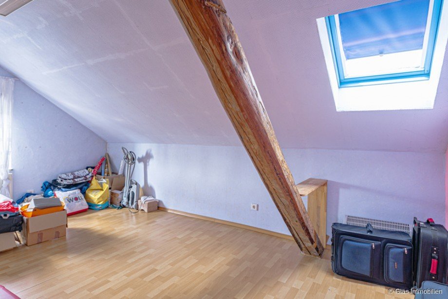 Schlafzimmer 2 DG Zweifamilienhaus V�lklingen