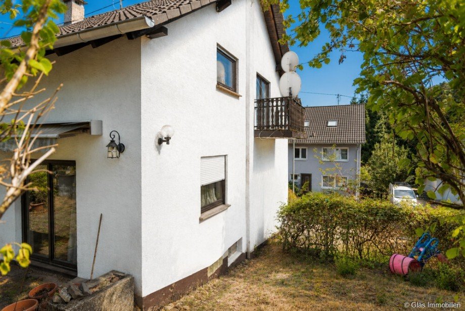 Seitenansicht vom Garten Zweifamilienhaus Gro�rosseln / Karlsbrunn