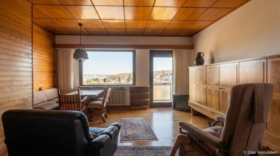 Esszimmer Oberschoss mit Zugang zum Balkon Zweifamilienhaus Saarbr�cken / Gersweiler
