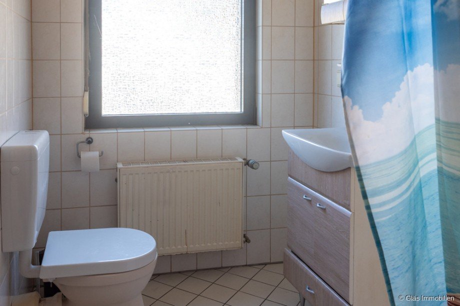 Bad mit Dusche im DG Zweifamilienhaus V�lklingen / Heidstock
