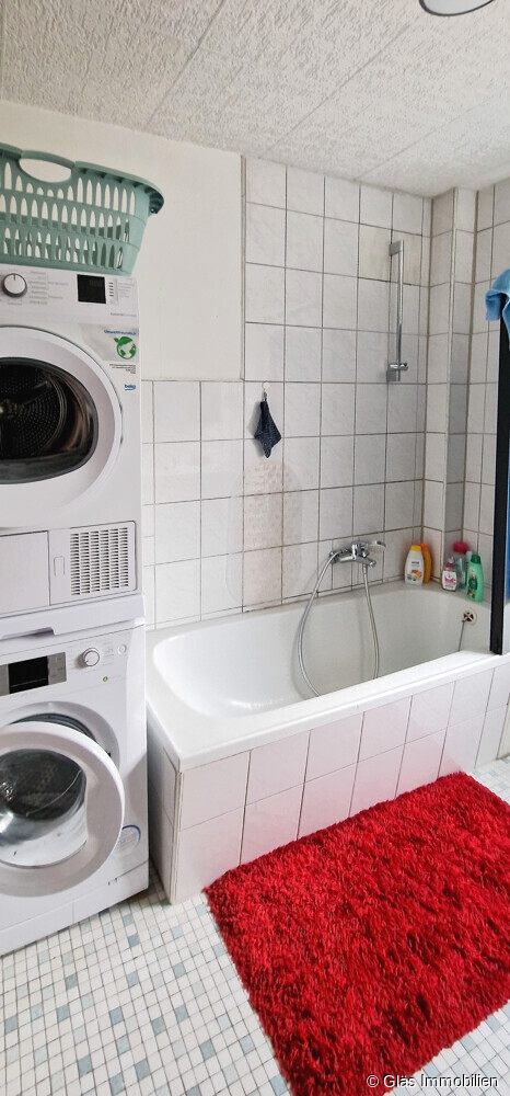 Badezimmer mit Wanne Mehrfamilienhaus Bous