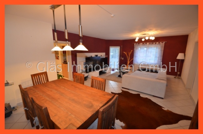 Gro�z�giges Wohn_Esszimmer mit Balkon Schwalbach / Sprengen Etagenwohnung Elm-Sprengen - Schicke Erdgeschosswohnung mit S�dbalkon in verkehrsg�nstiger Lage!