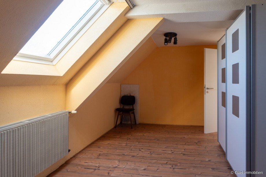 Zimmer 2 im Dachgescho� Einfamilienhaus Merchweiler