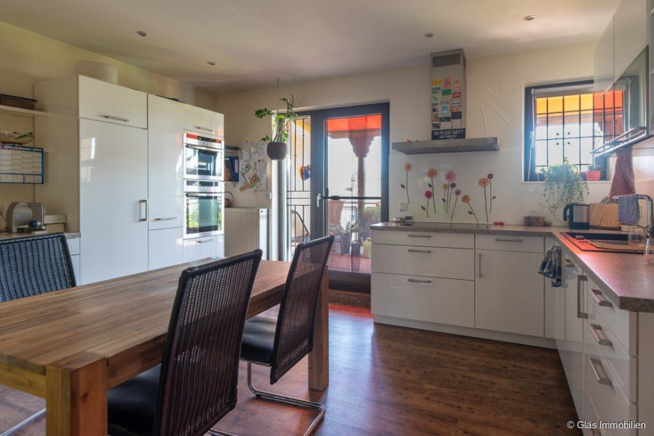 Wohnk�che mit Zugang zur Terrasse Zweifamilienhaus V�lklingen