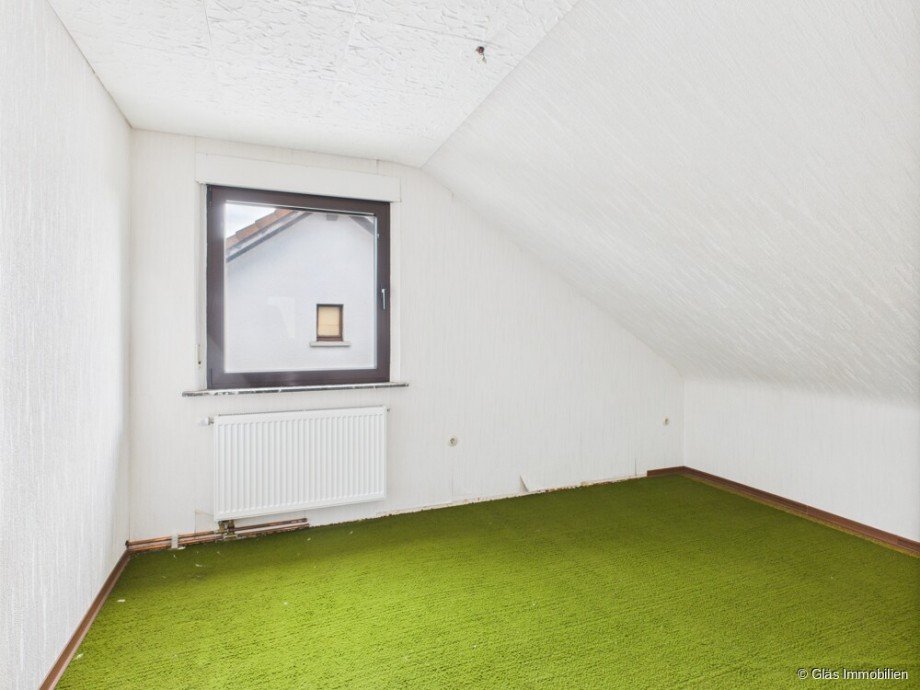 Zimmer 2 im DG Zweifamilienhaus Wadgassen