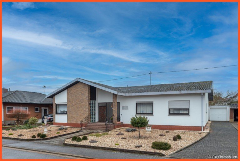 Freistehender Bungalow in ruhiger Wohnlage V�lklingen Einfamilienhaus Wohnen auf einer Ebene - Freistehender Bungalow mit gro�z�gigem Raumkonzept in ruhiger Wohnlage