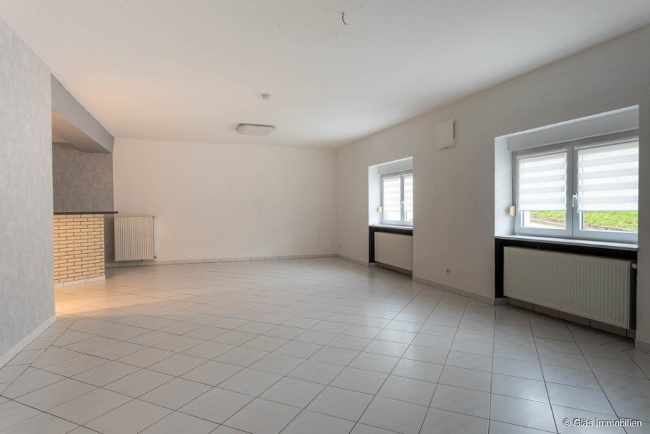 Gro�es Wohn-, Esszimmer mit Erdgeschosswohnung Gro�rosseln