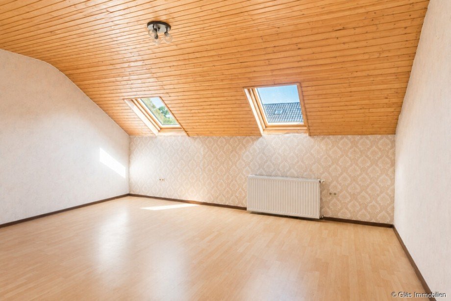Zimmer im DG Zweifamilienhaus Gro�rosseln / Karlsbrunn