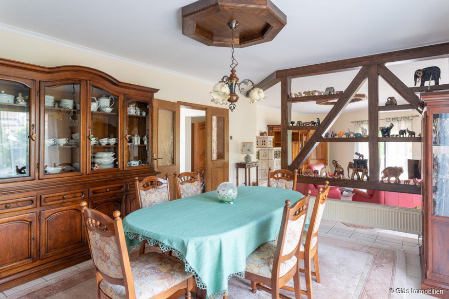 Esszimmer mit Blick ins Wohnzimmer Einfamilienhaus V�lklingen
