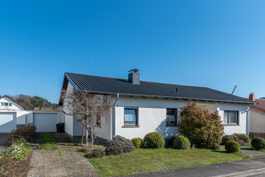 Seitenansicht mit Garage Einfamilienhaus Blieskastel