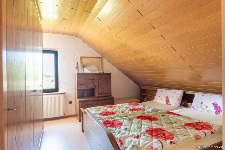 Schlafzimmer DG Mehrfamilienhaus V�lklingen / Ludweiler