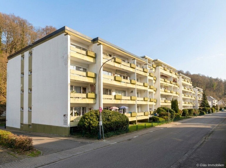 Geb�udeansicht_Front Saarbr�cken / Schafbr�cke Etagenwohnung Schickes Appartement mit Garage in ruhiger Stadtrandlage