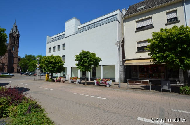 Seitenansicht Wohn- / Gesch�ftshaus Dillingen/Saar