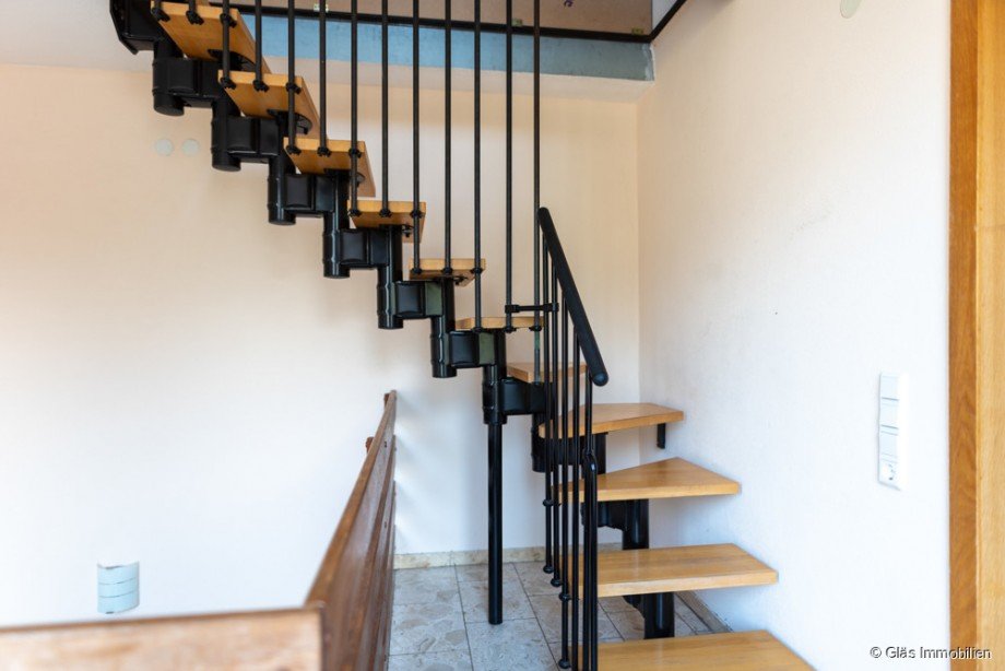 Treppe ins Dachgeschoss Zweifamilienhaus V�lklingen