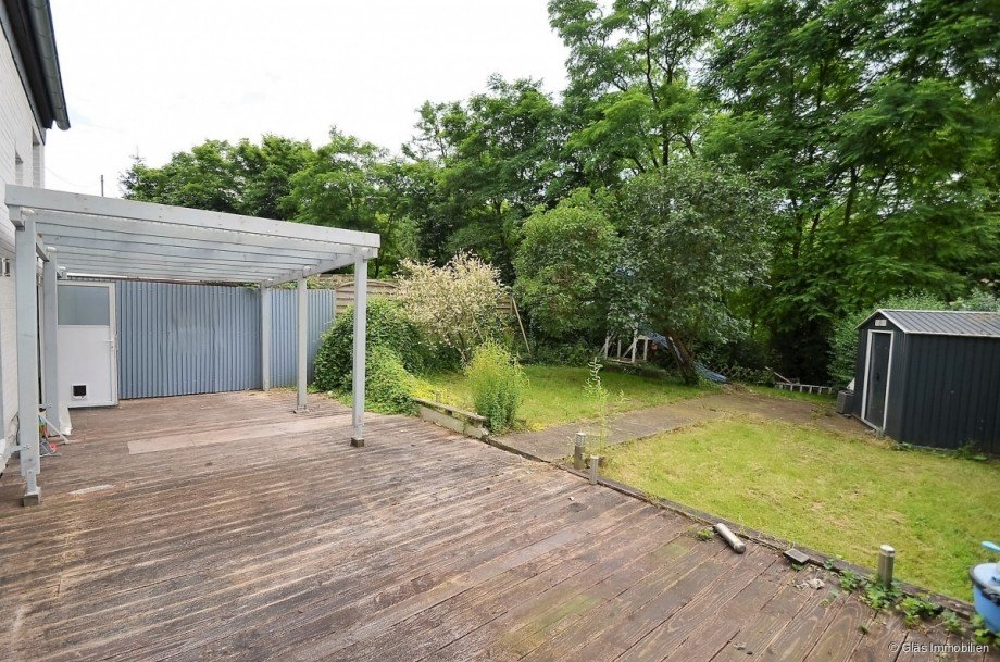 Kleiner Garten mit Terrasse und Gartenhaus Einfamilienhaus V�lklingen