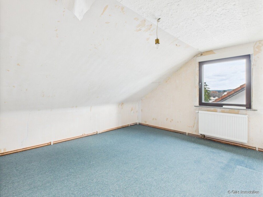 Zimmer 1 im DG Zweifamilienhaus Wadgassen