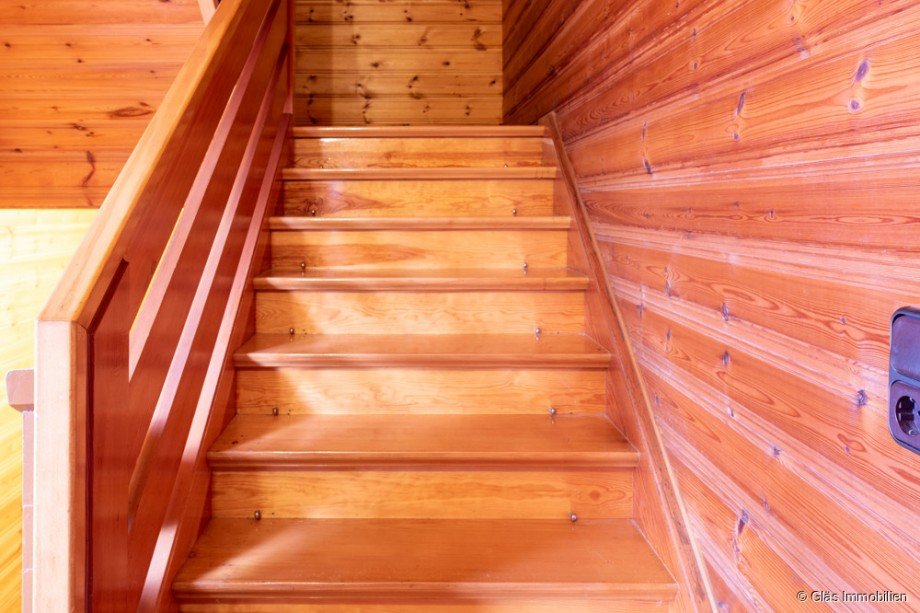 Gepflegte Holztreppe Einfamilienhaus V�lklingen
