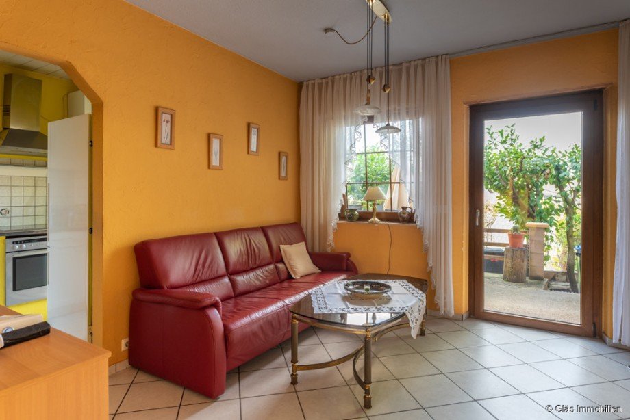 Wohnzimmer mit Zugang zur Terrasse Doppelhaush�lfte V�lklingen