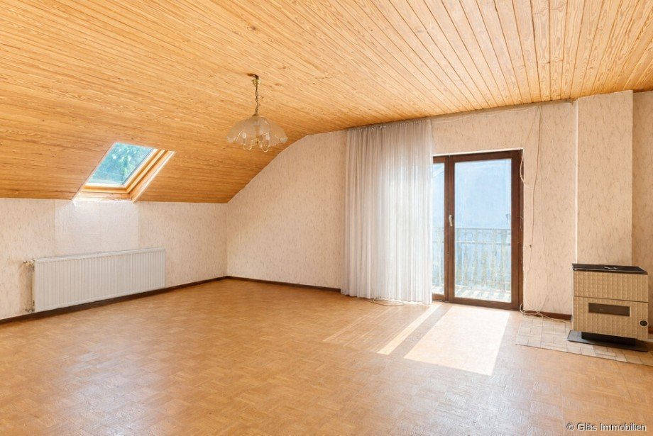 Zimmer mit Balkon im DG Zweifamilienhaus Gro�rosseln / Karlsbrunn