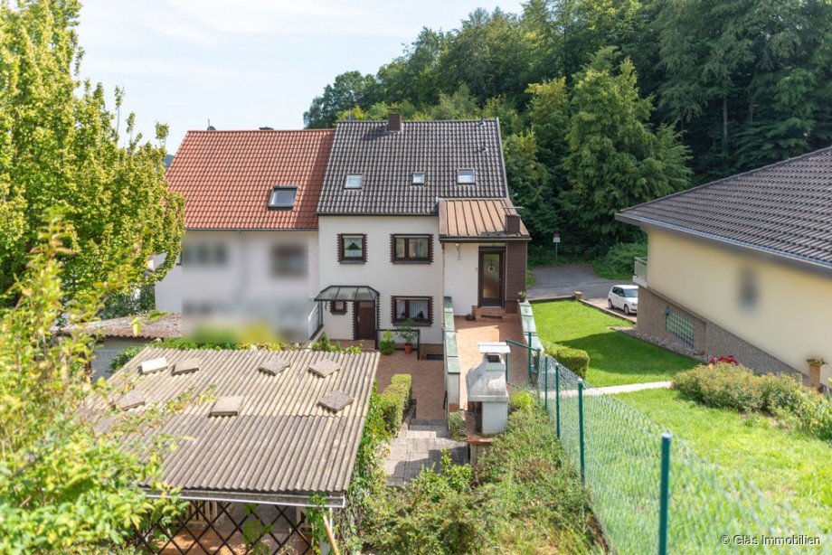 R�ckansicht mit Gartenlaube Zweifamilienhaus Gro�rosseln