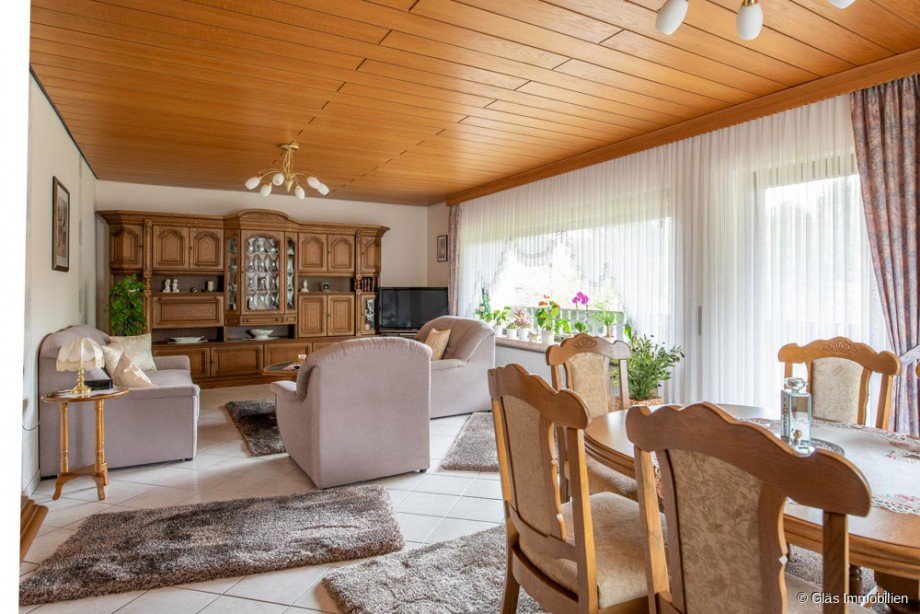 Wohn_Esszimmer mit viel Tageslicht Einfamilienhaus Gro�rosseln