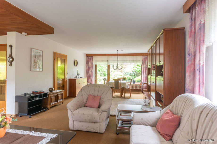 Wohnzimmer mit Blick ins Esszimmer Einfamilienhaus V�lklingen