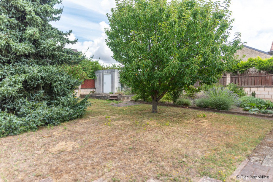 Garten mit zus�tzlicher Garage Einfamilienhaus V�lklingen
