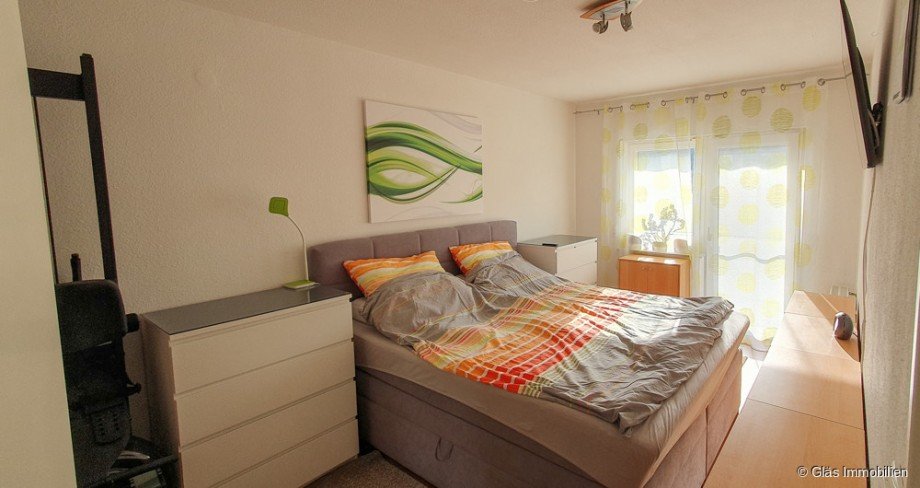 Schlafzimmer mit Zugang zum Balkon Erdgeschosswohnung Saarbr�cken