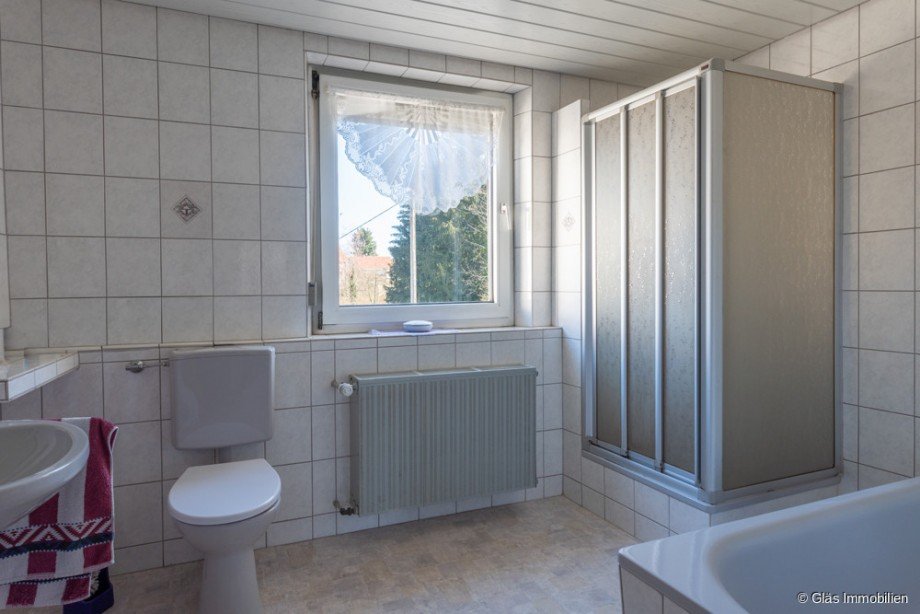 Bad mit Dusche und Wanne im Oberscho� Einfamilienhaus Merchweiler