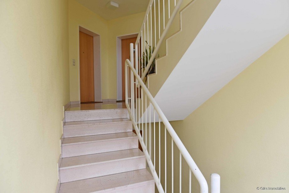 Gepflegtes Treppenhaus Dachgeschosswohnung Saarbr�cken / Klarenthal