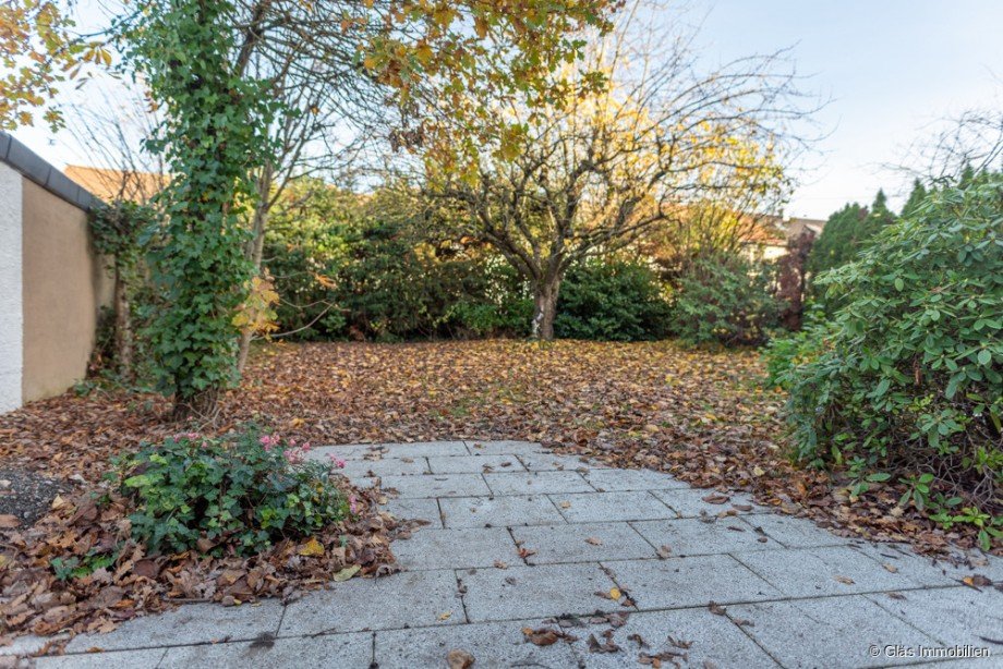 Terrasse mit pflegeleichtem Garten Zweifamilienhaus V�lklingen