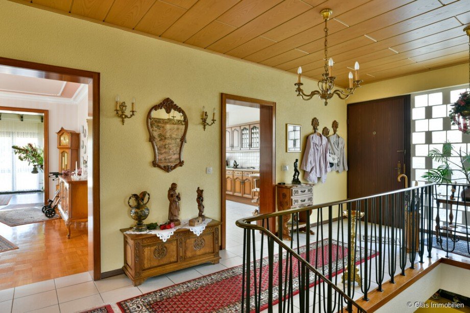 Eingangsdiele mit Blick in K�che und Wohnbereich Einfamilienhaus Saarbr�cken