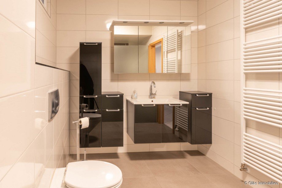 Modernes Bad mit Erdgeschosswohnung Gro�rosseln