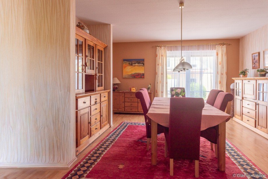 Esszimmer im EG mit angrenzender K�che Zweifamilienhaus Wadgassen