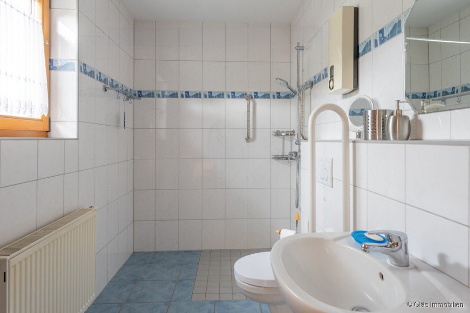 Bad mit bodengleicher Dusche im EG Einfamilienhaus V�lklingen