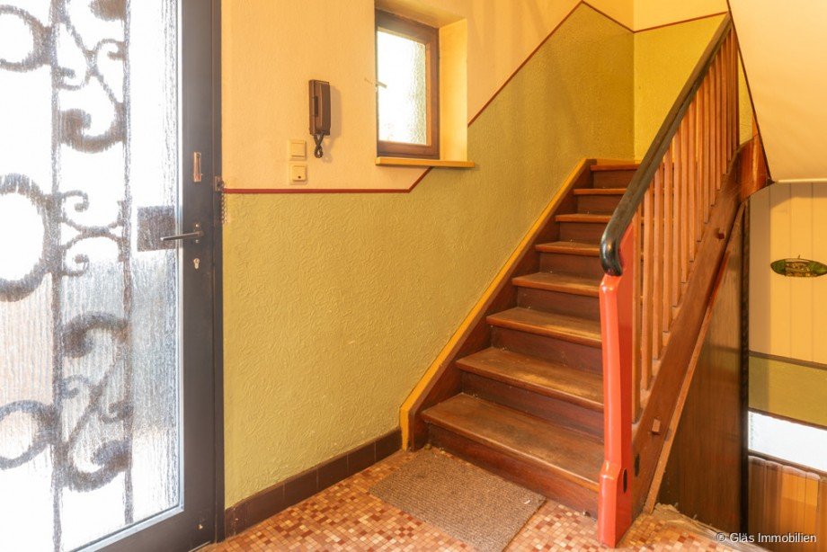 Holztreppe ins DG Zweifamilienhaus V�lklingen / Heidstock