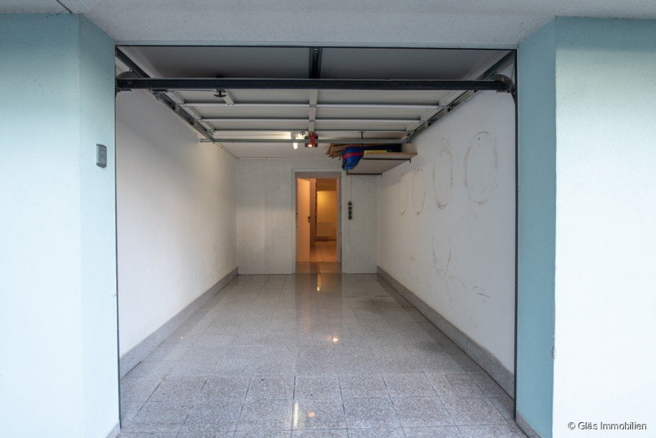 Blick in die Garage mit Durchgang in den Keller Etagenwohnung Saarbr�cken