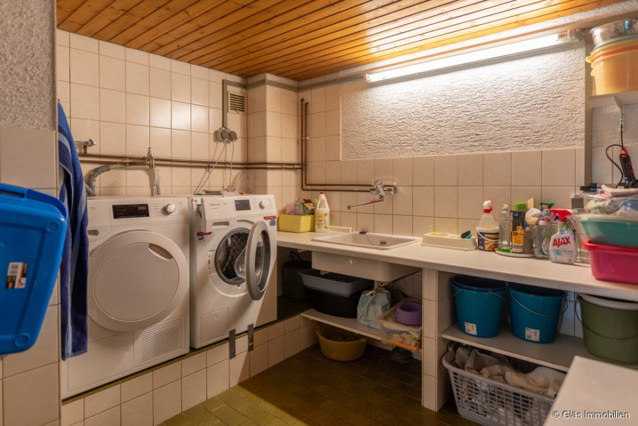 Waschraum im Kellergescho� Zweifamilienhaus V�lklingen