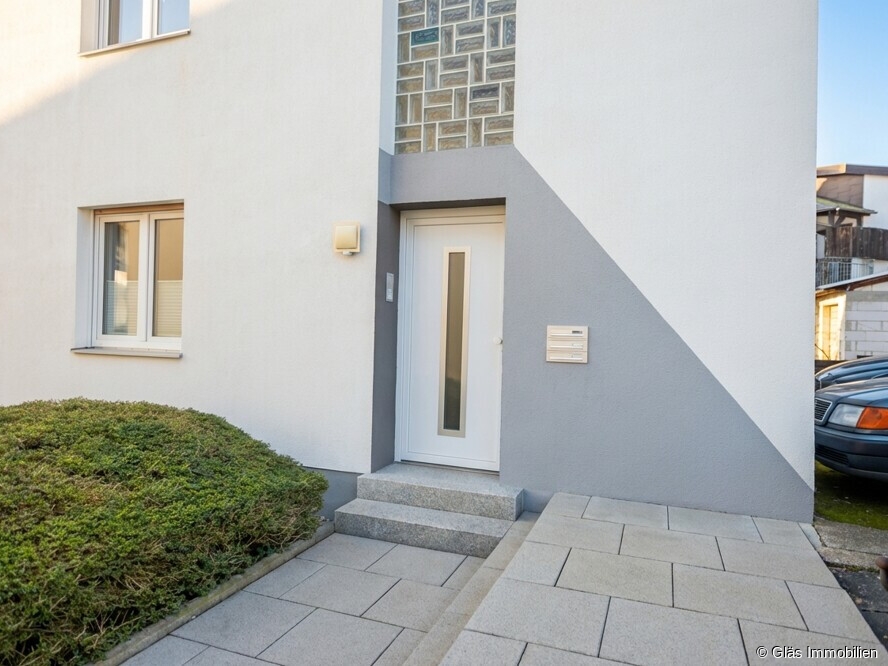 Hauseingang Mehrfamilienhaus Bous